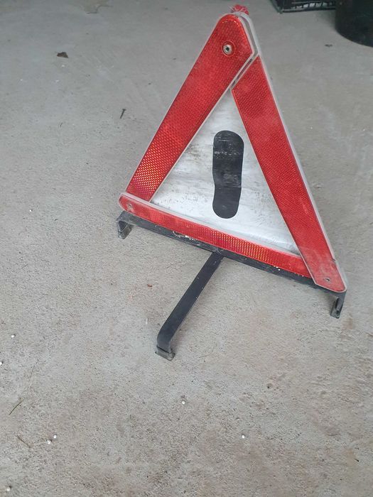 Triunghi reflectorizant auto