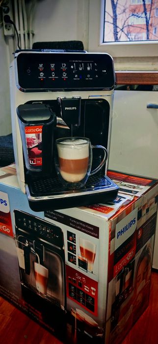 Espressor automat Philips EP3243/50 LatteGo 5 bauturi rasnită ceramica