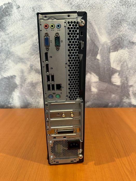 Calculator Lenovo ThinkCentre cu I5 Gen 7 și Aplicațiile Microsoft