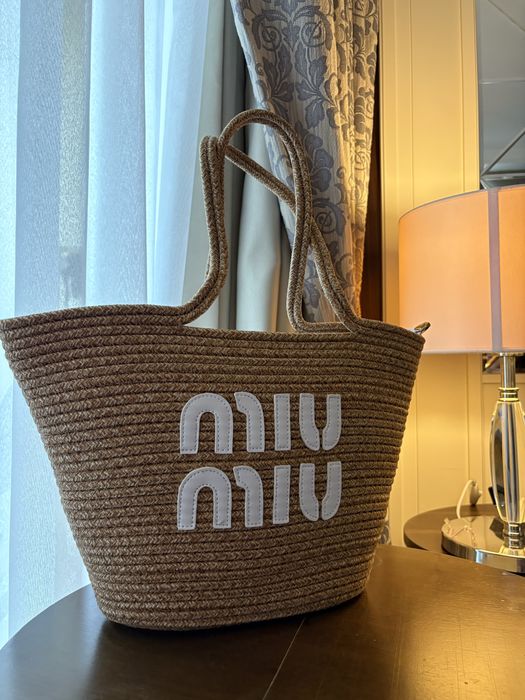 Плажна чанта Miu Miu