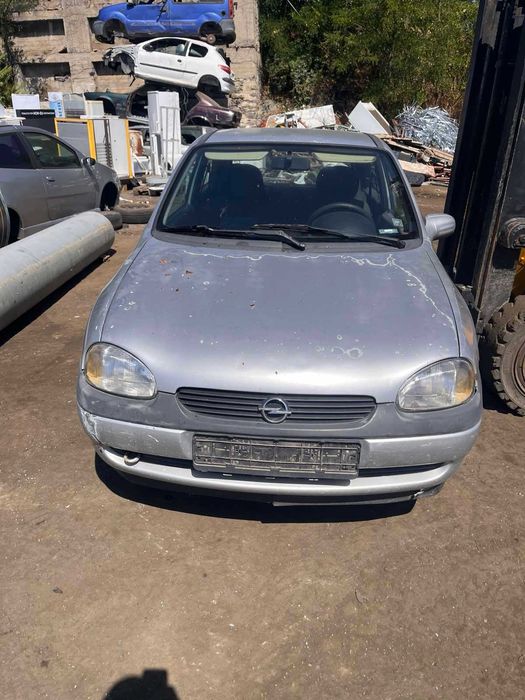 Опел Корса 1.0 бензин 1998 година на части