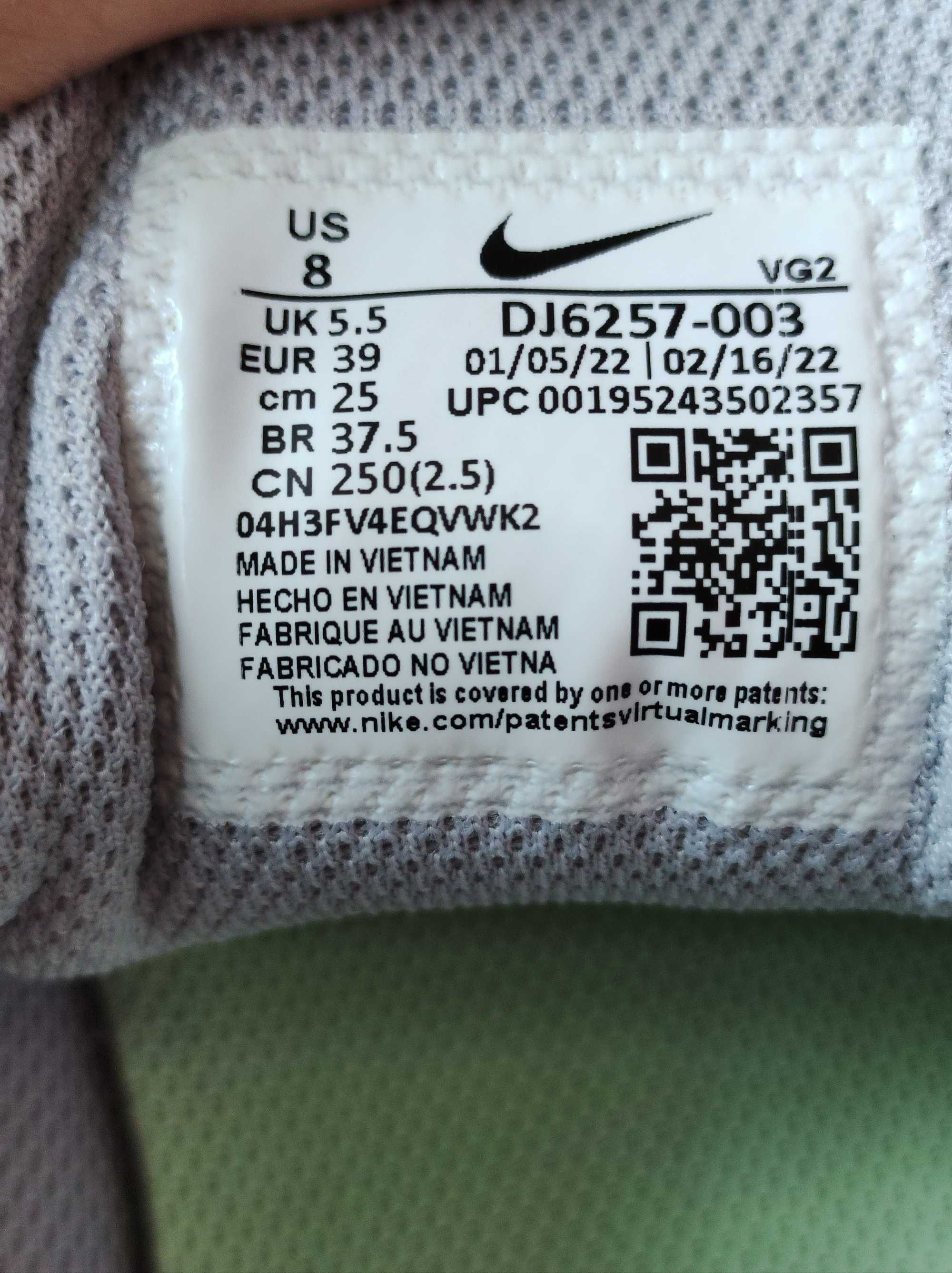 Маратонки Nike номер 39