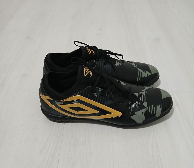 Adidași UMBRO fotbal marimea 43 26cm interior purtați o singura data.
