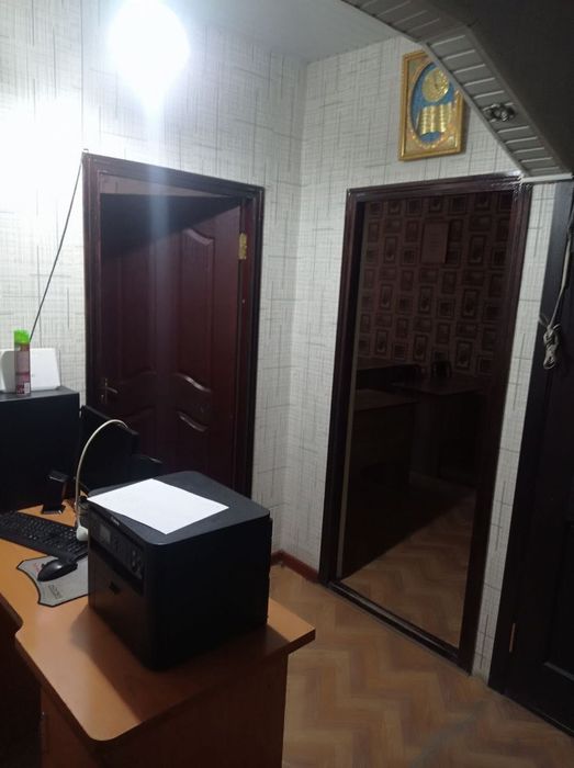 Kvartira sotiladi. 4 qavatli binoni 1 qavati