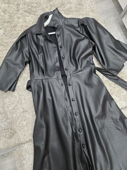 Черна кожена рокля