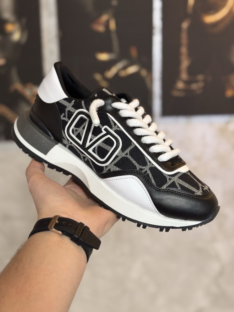 Adidasi Barbati VLTN0 True Act Black & White!