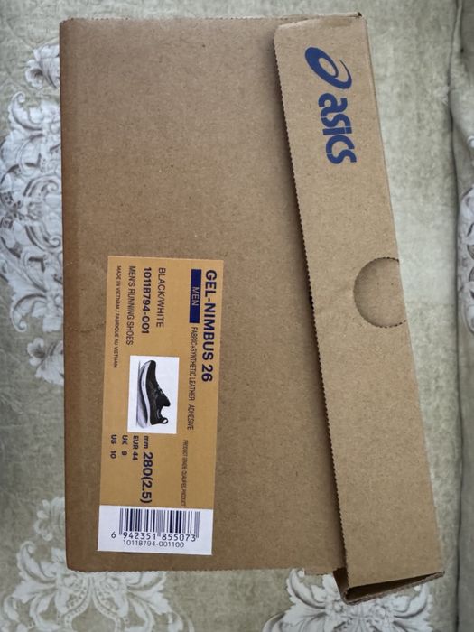 Noviye krasovki firmi asics