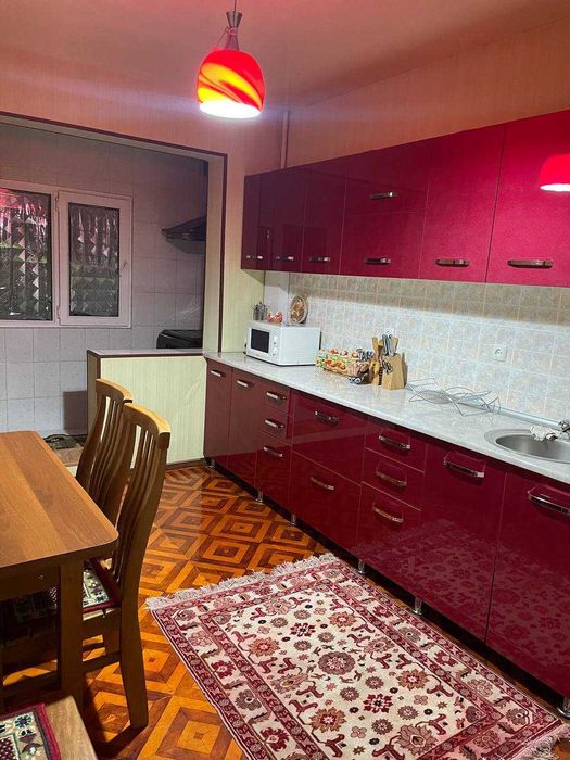 м.Ойбек ул.Чехова школа 60 2-комн 2/9 65 м² ремонт меб/тех