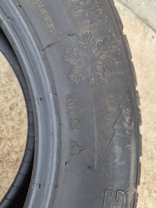 Cauciucuri iarna 215/60/16