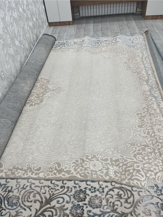 Продам ковер почти новый