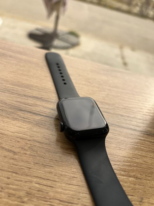 Apple watch сағаты сатылады бір адам ұстаған таза жақсы жағдайда
