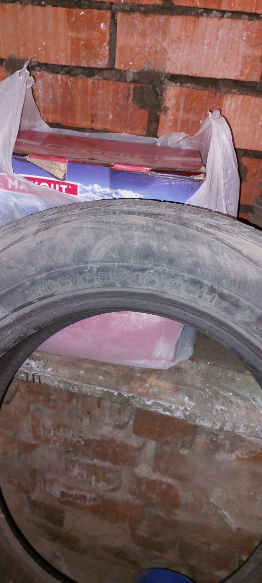 Продам шины R16 205/65 4 шины R 17 215/65 2 шины
