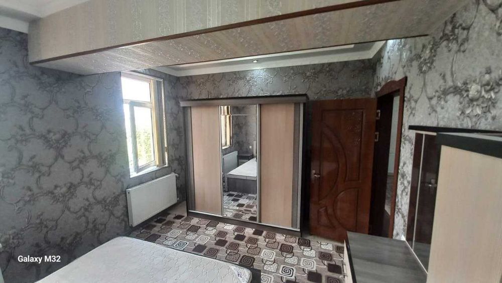 Шахар маркази Асака банк  4 хонали квартира ижарага берилади.ID: 1445
