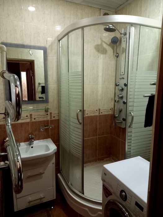 Продаётся 2комнатная квартира с мебелью .