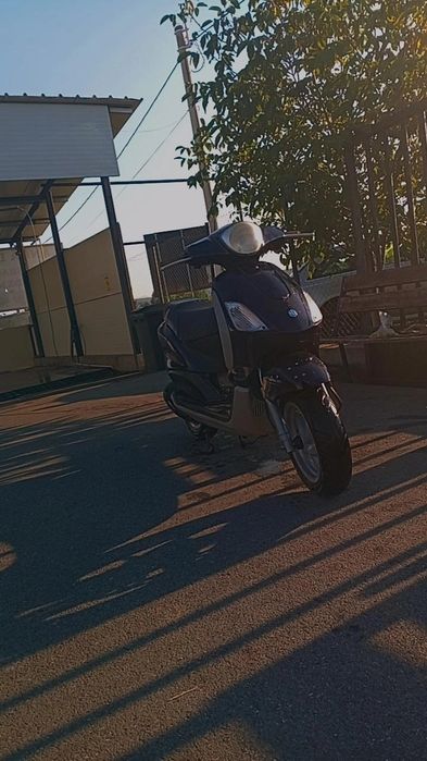 Scuter piaggio fly 125