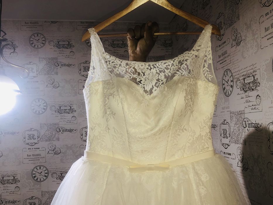 Vand rochie de mireasa tip printesa