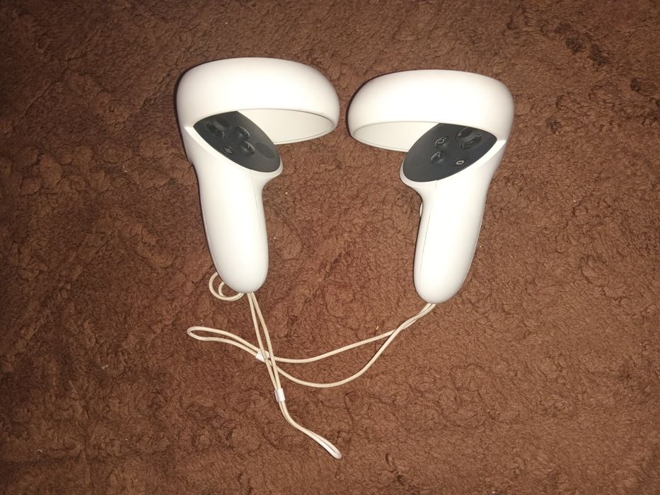 meta quest 2 cu 2 controlere și 7 jocuri descărcate pe vr