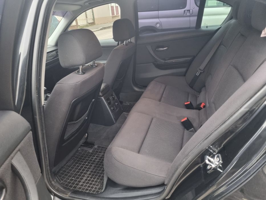 BMW 318i 2009 Facelift