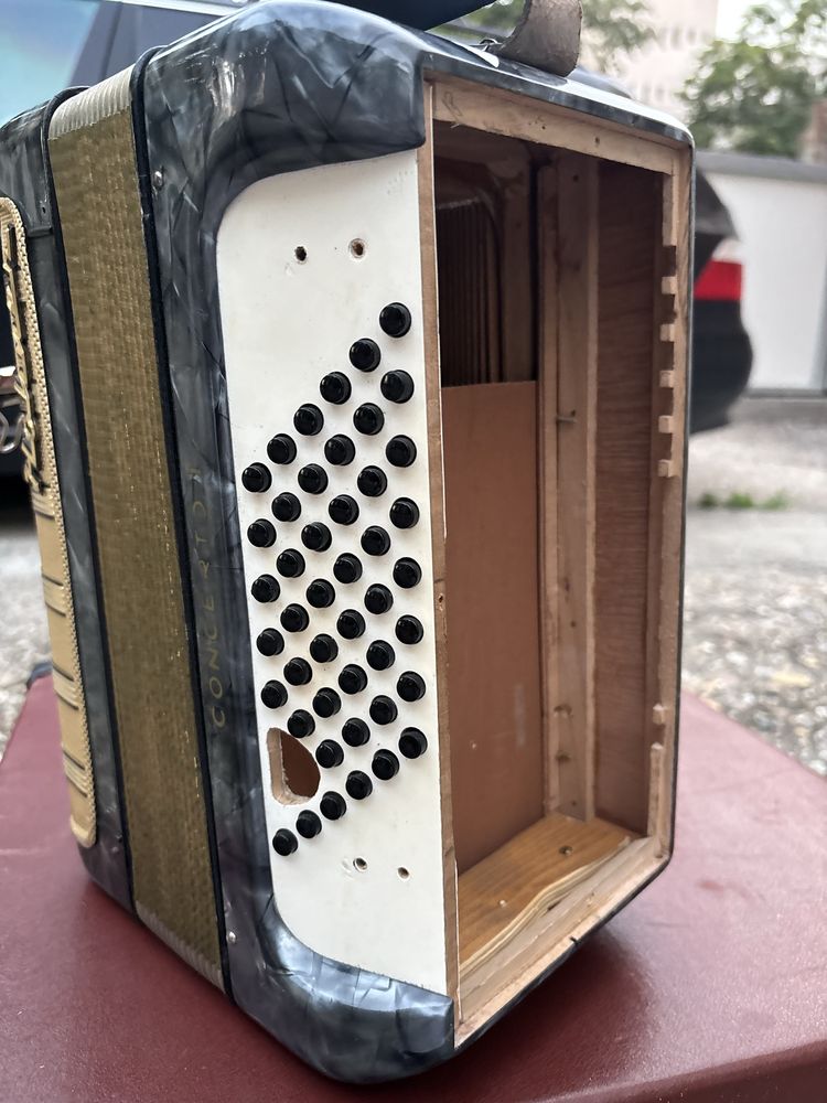 Acordeon Hohner concerto 1 cu 48 de basi pentru piese
