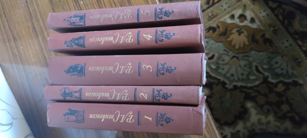 На руски: Джек Лондон, К. Чапек, М. Твен, Р. Л. Стивъндън