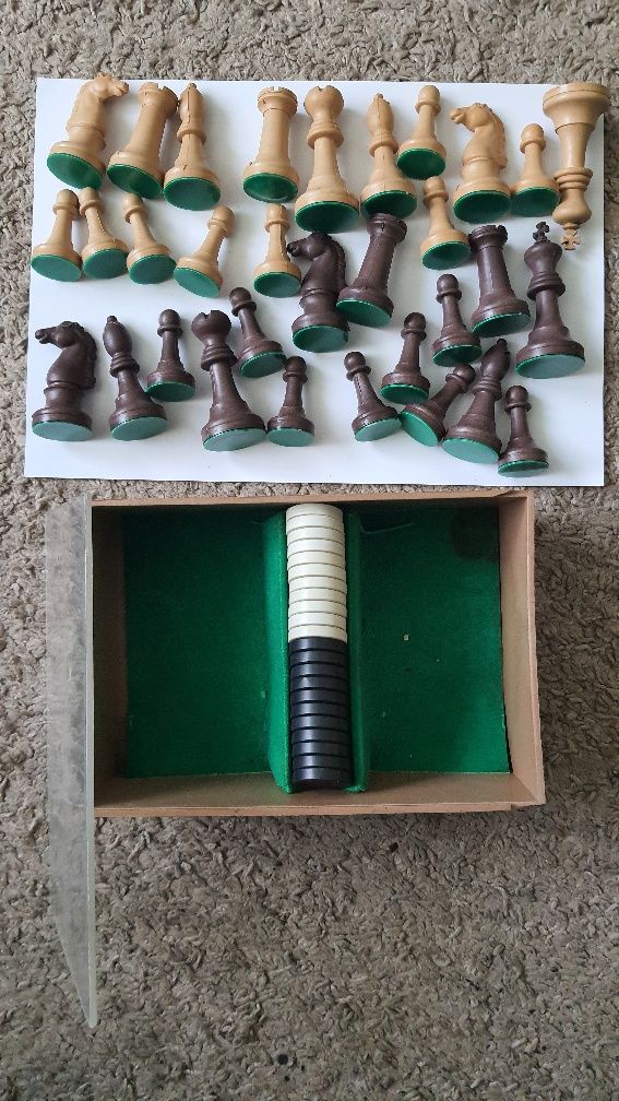 Set piese joc șah + Pull-uri joc table ,cutie originala noi-nefolosite