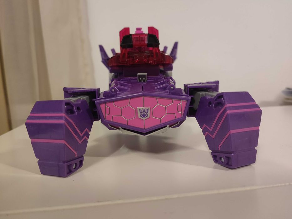 Shockwave фигурка от Трансформърс