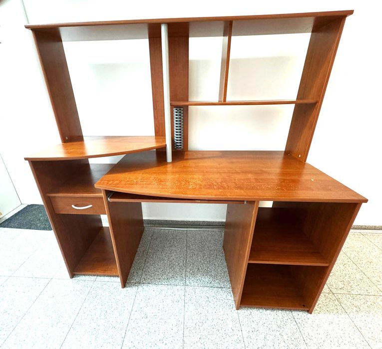 Vand birou cu spatii de depozitare