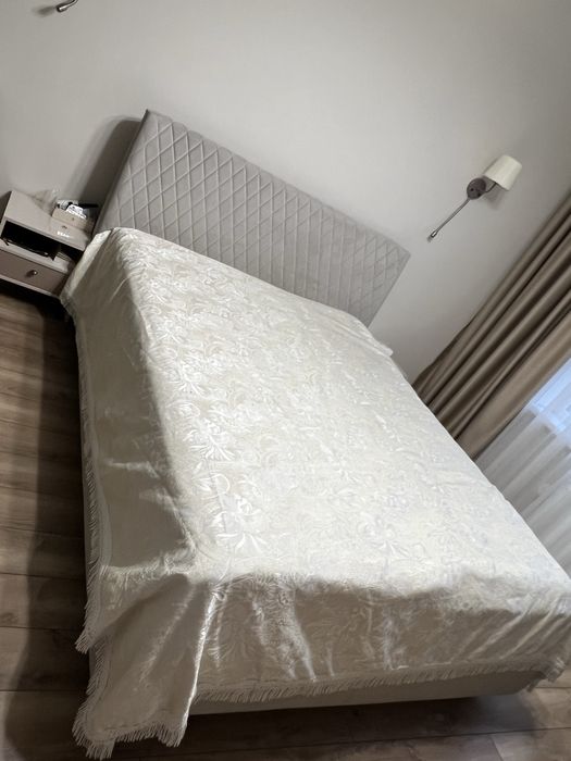 Кровать с матрасом