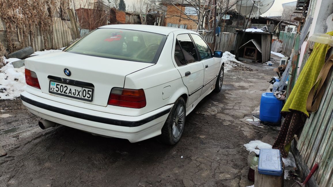 Bmw e36   в радной краске мотор хороший . Кузов хороший