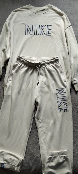 Trening Nike aproape nou cu vânzare doar local