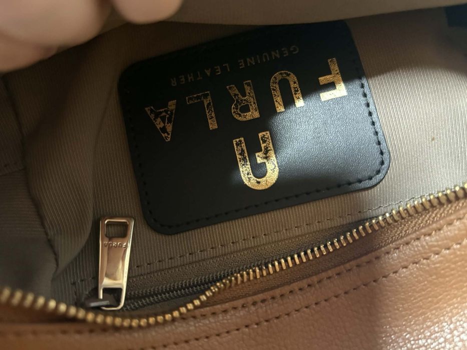 Продавам оригинална раничка Furla