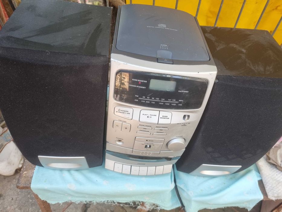 Sistem stereo compact TCM