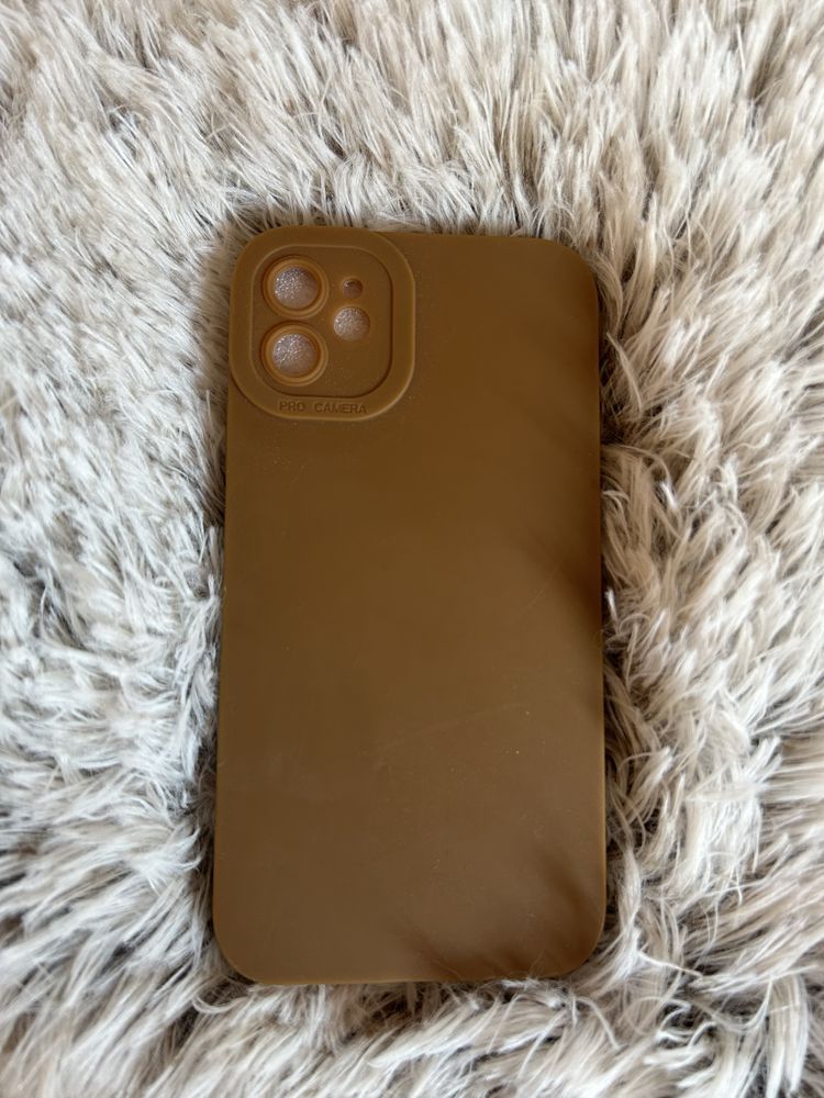 Кейсове за iPhone 11