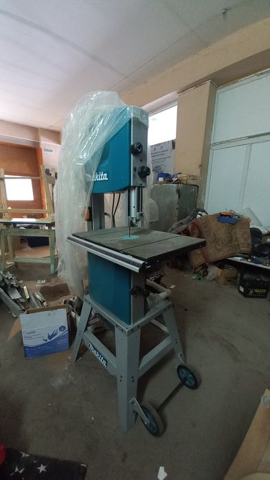 Ленточная пила Makita LB1200F