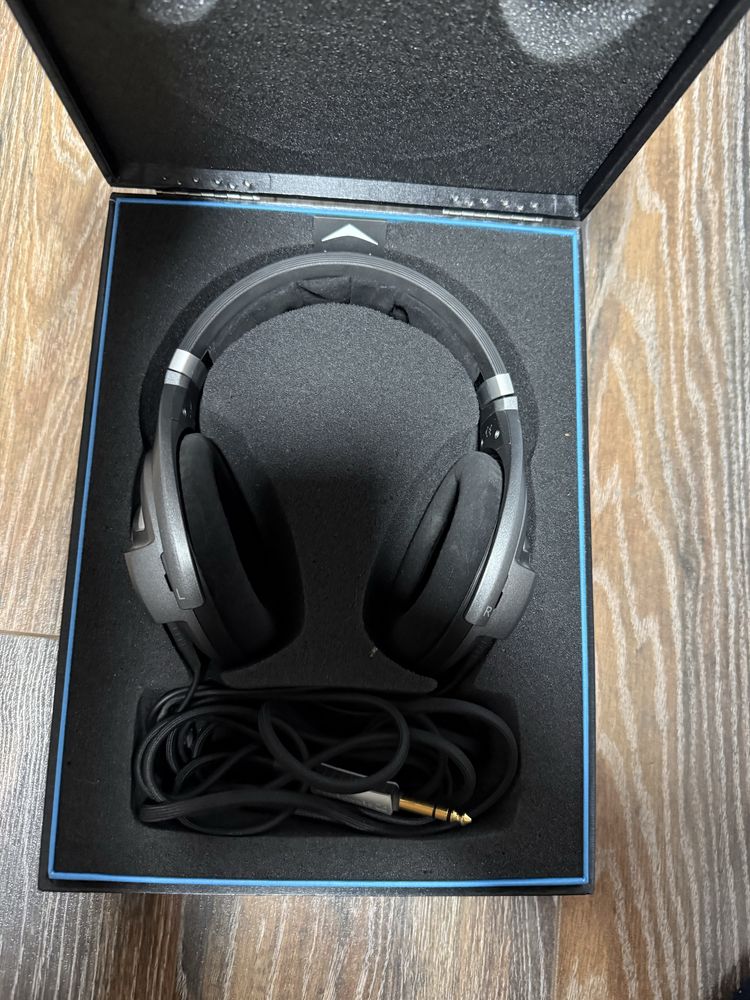 Продавам слушалки Sannheiser HD 700