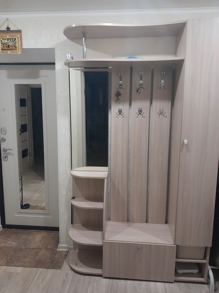 Продам прихожую новую
