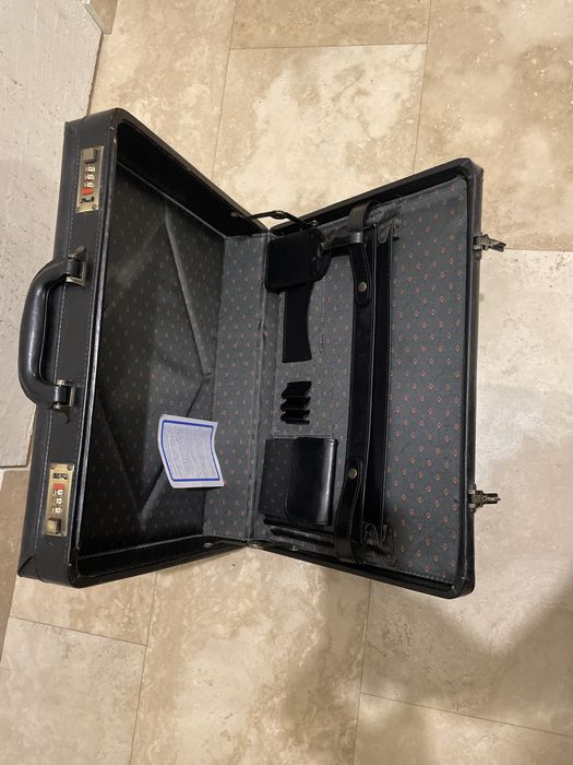 Servieta piele neutilizata