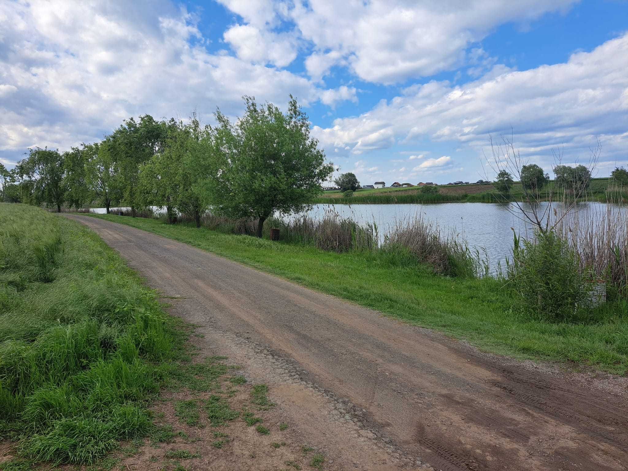 Teren intravilan in rate la dezvoltator - zona de lacuri