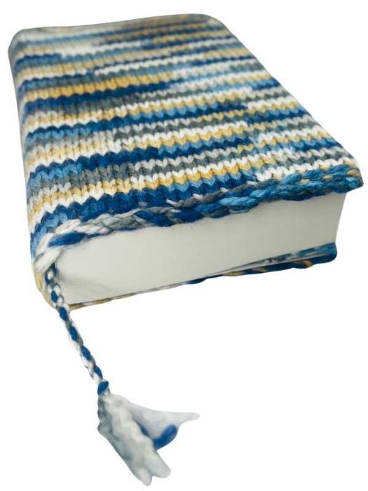 Плетен на две куки калъф за книга