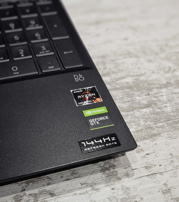 Геймърски лаптоп HP pavillion 144hz B&O озвучение