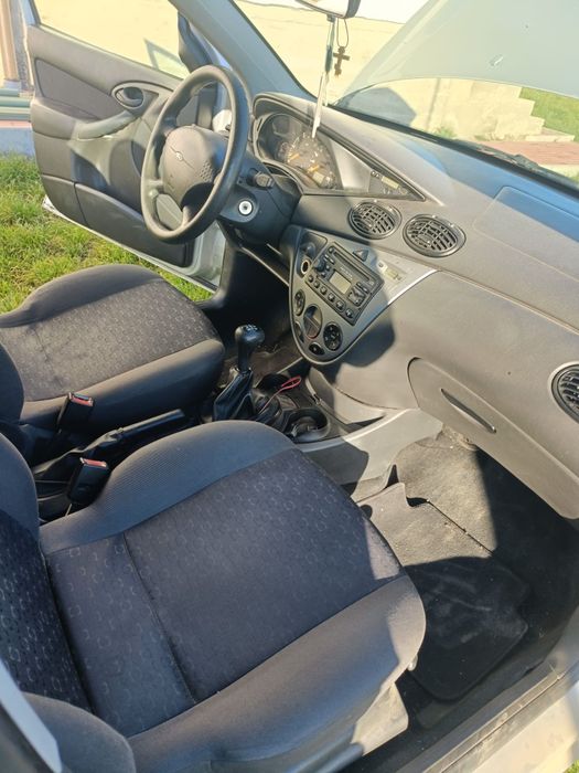 Vând Ford focus 1.6 benzina