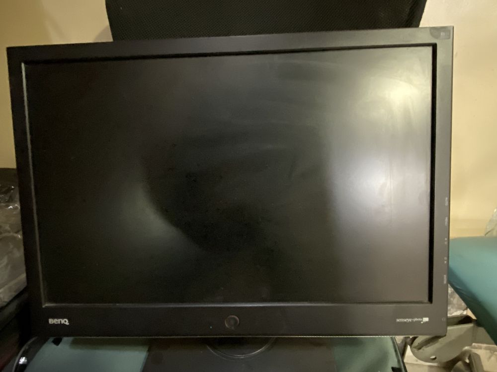 Benq 19” DVI + VGA + AUX