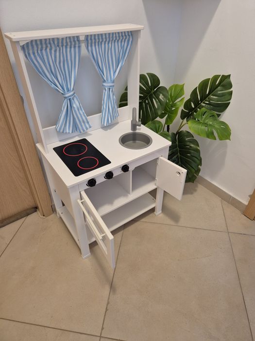 Bucătărie de jucărie din lemn, stil nordic, stare excelentă
De