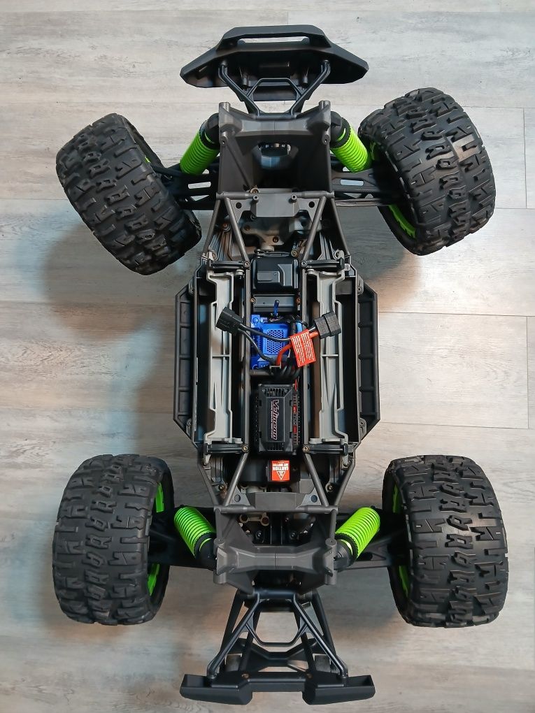 Продаётся traxxas X-Maxx в корпусе ultimate
