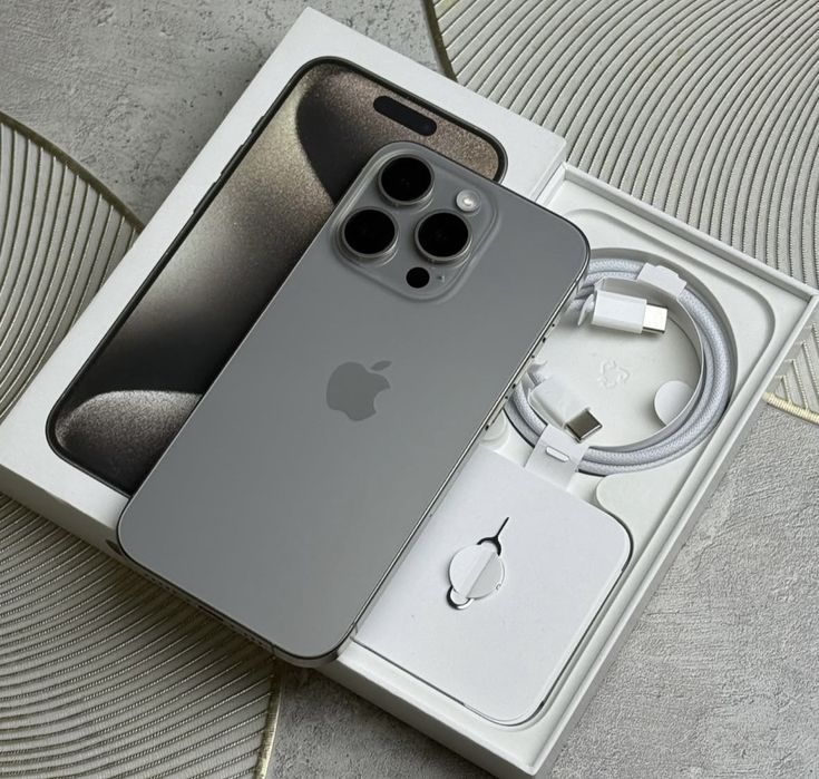 Айфон 15 про.