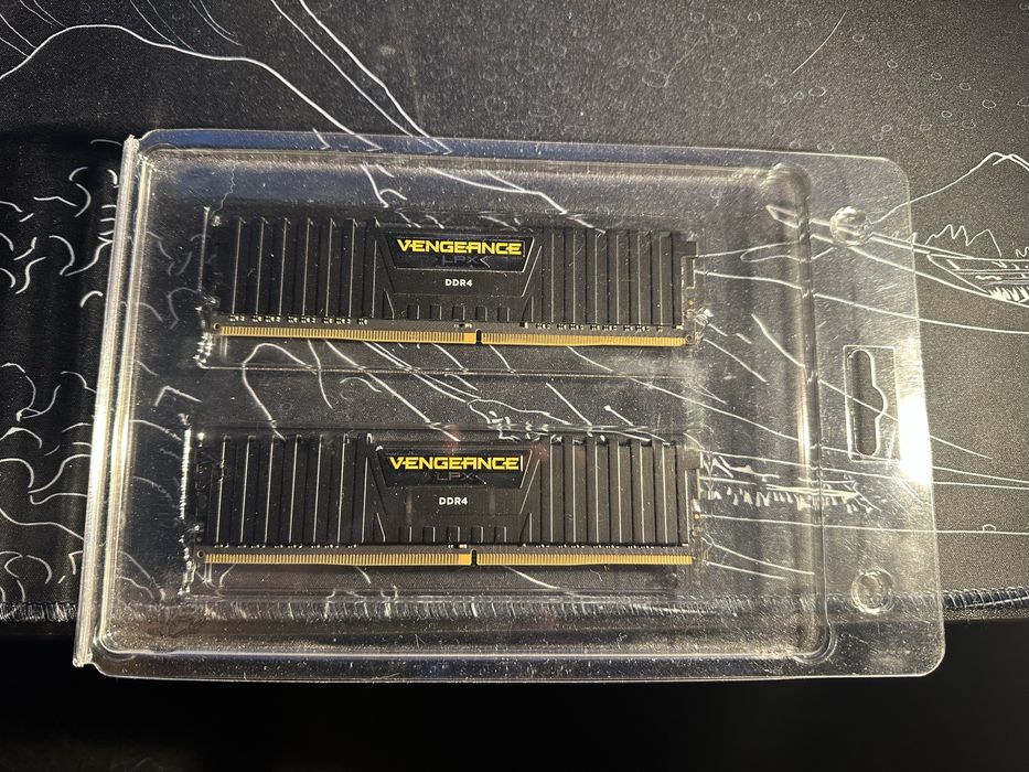 Kit procesor intel core i5 12400f si rami corsair vengance16gb 3600mhz