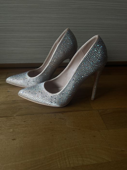 Обувки на висок ток-12 сантиметра на марката DeeZee. 39 номер