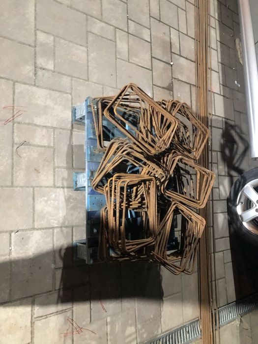 Etrieri la comanda si stoc din fier striat