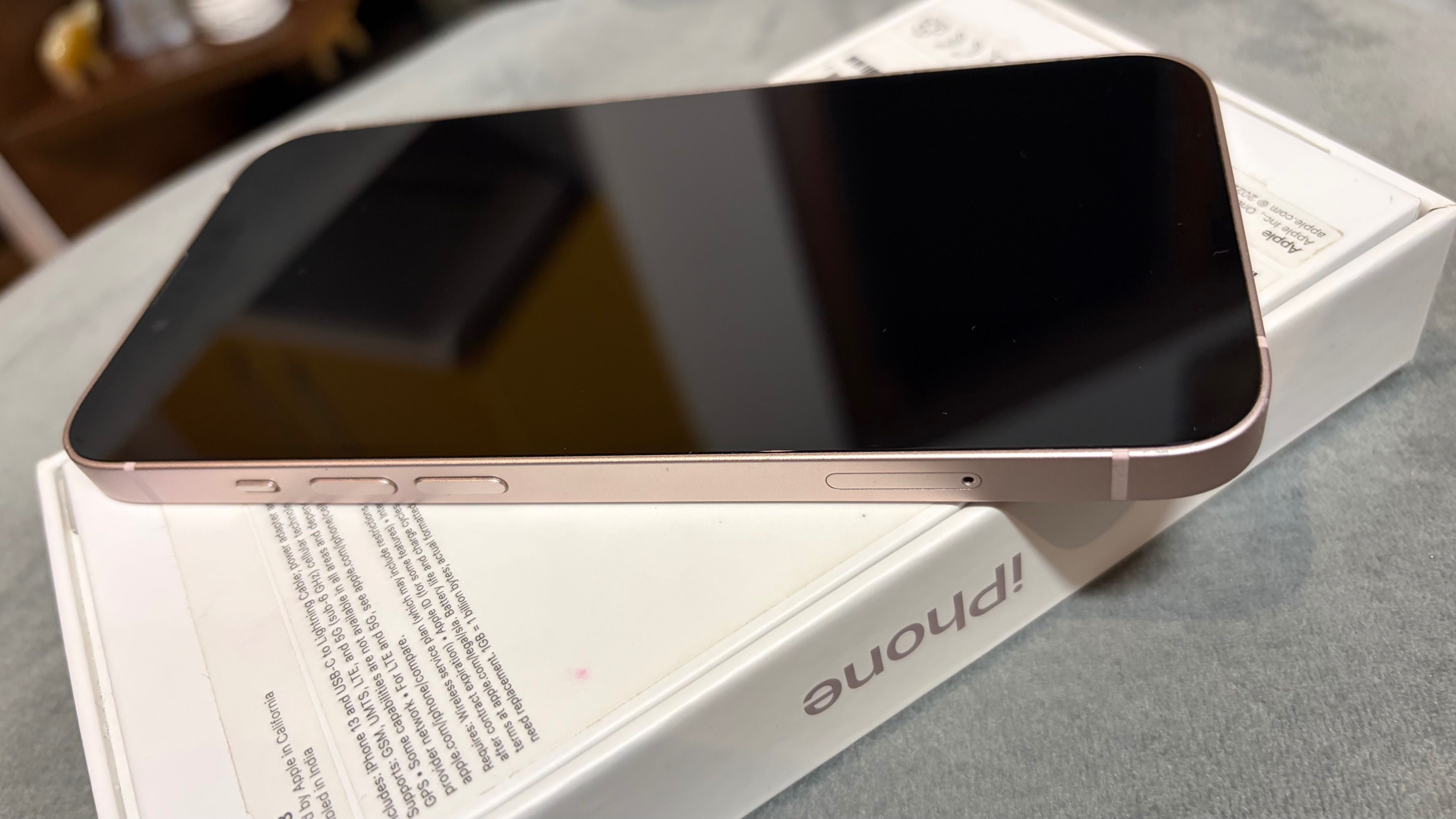 iPhone 13 розов , като нов , 128гб , батерия 75%
