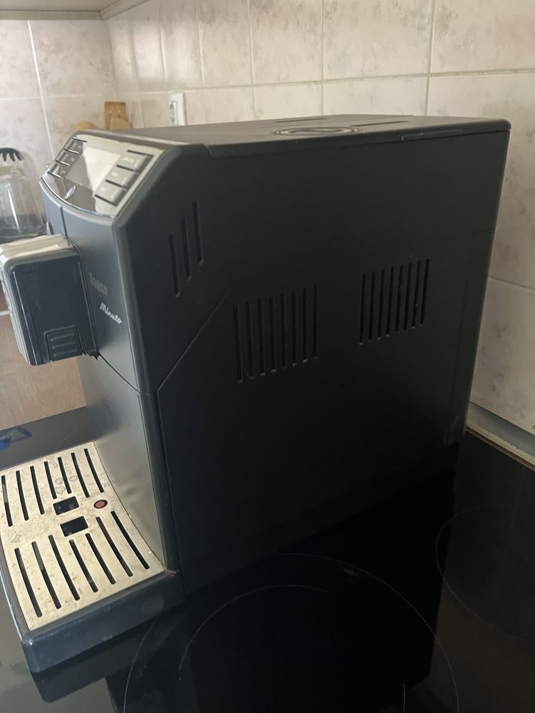 Кафеавтомат saeco HD 8762